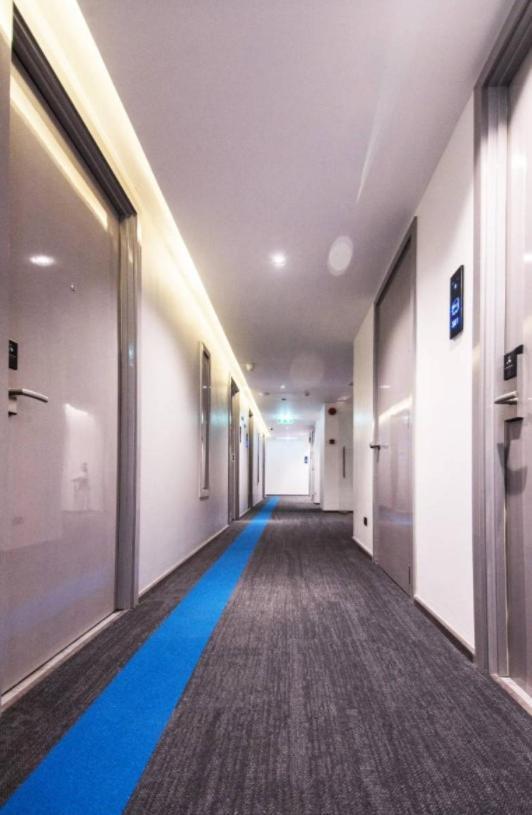 Sora Hotel Silom Банкок Екстериор снимка