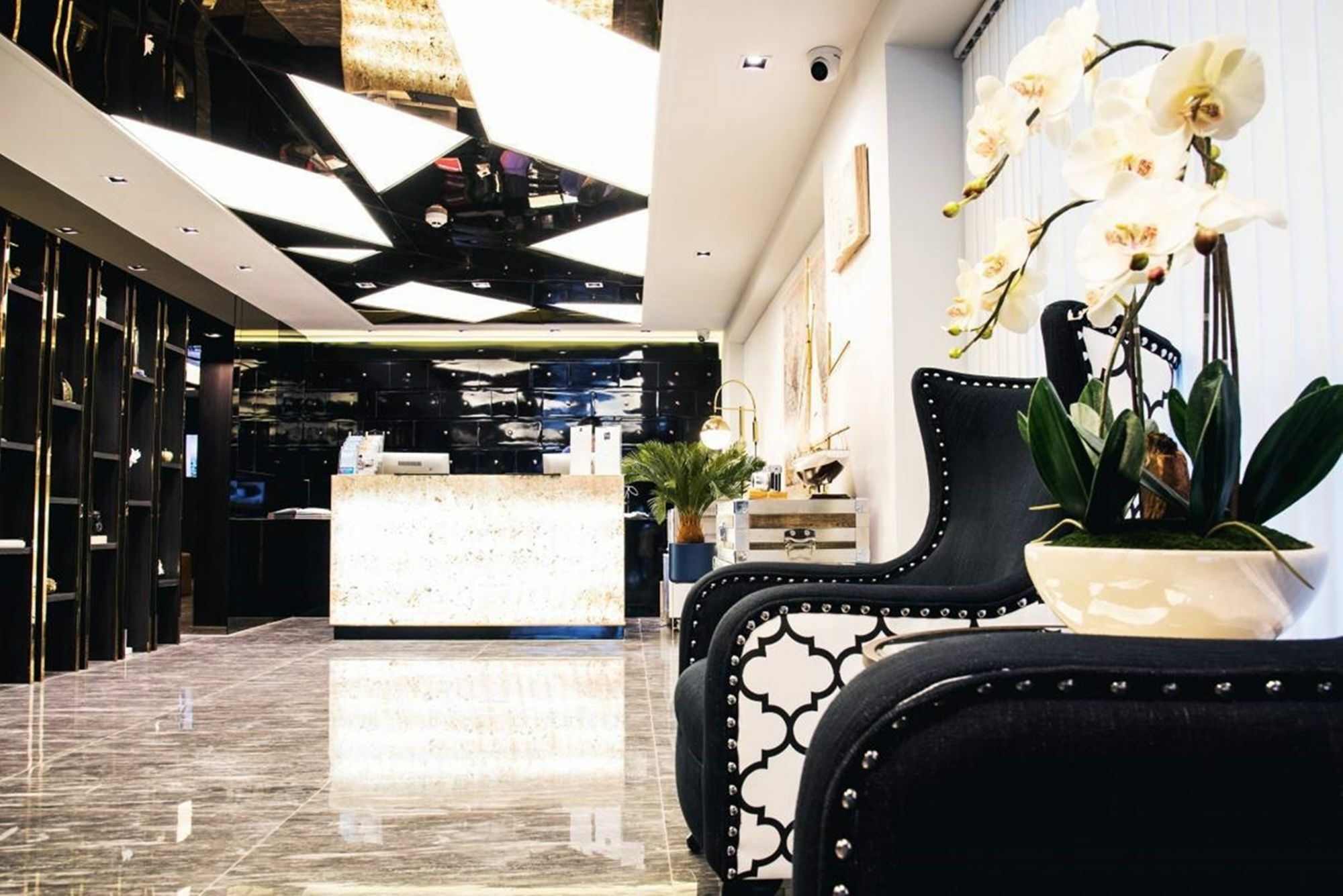 Sora Hotel Silom Банкок Екстериор снимка